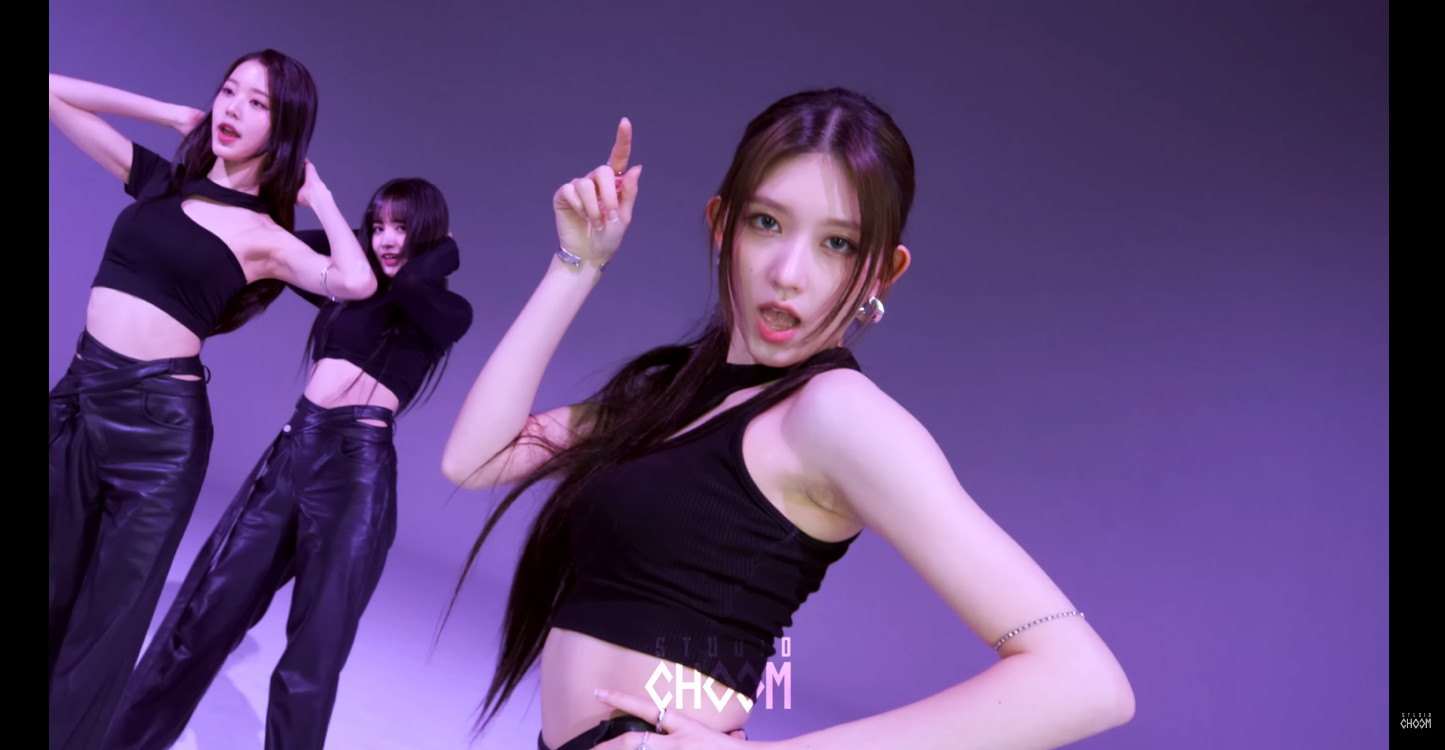 아이브 wearing PB102E